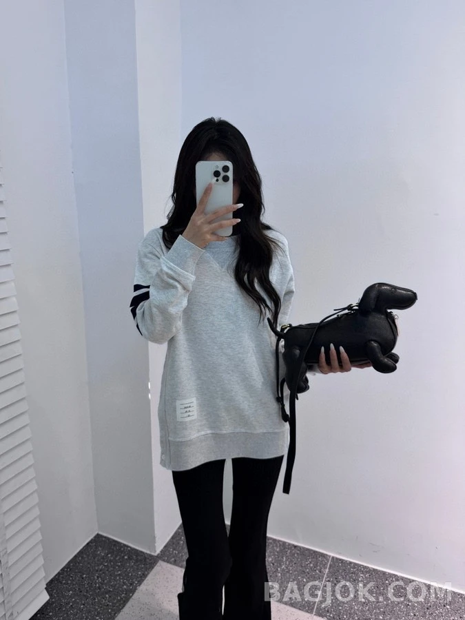 톰브라운 톰브라운 4선 맨투맨 상세 이미지