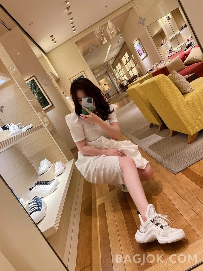 루이비통 루이비통 모노그램 아치 솔 스니커즈 상세 이미지