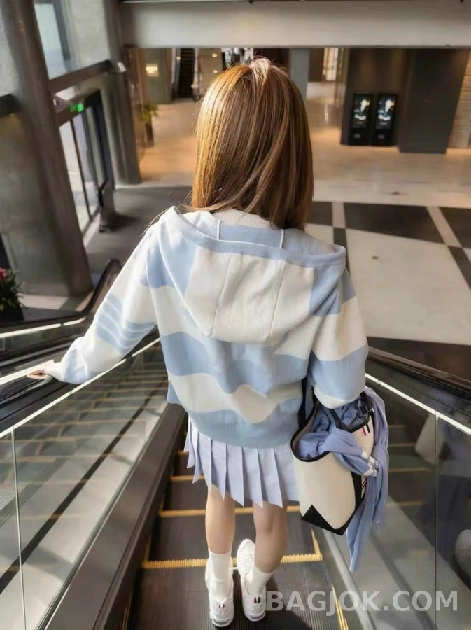 톰브라운 톰브라운 스트라이프 독 자카드 후드 집업 상세 이미지