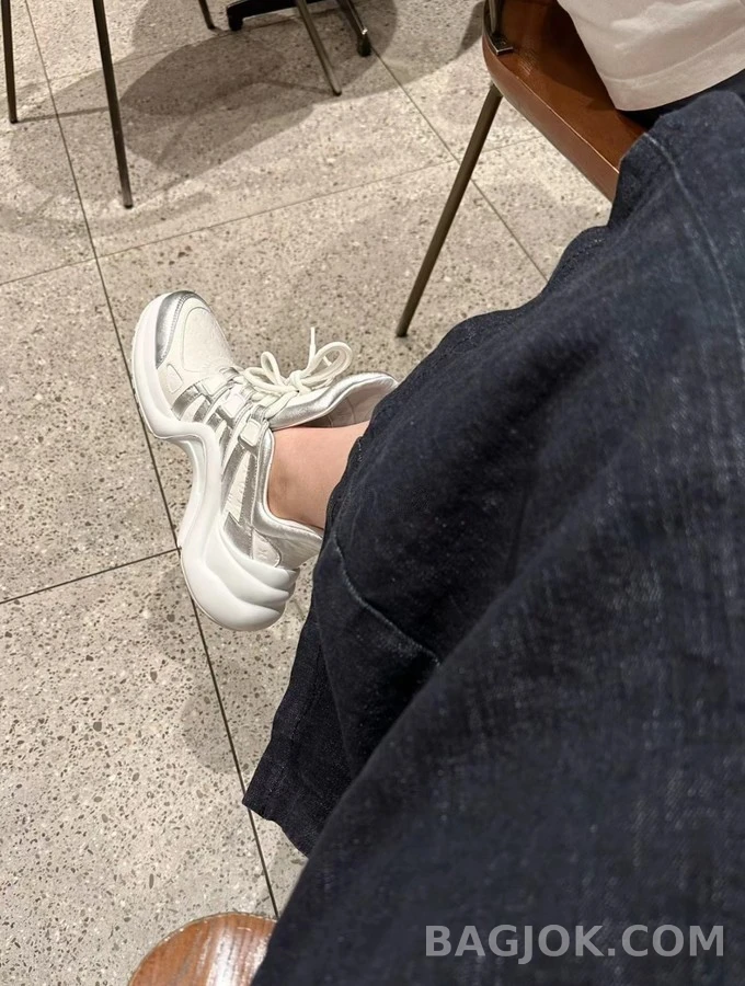 루이비통 루이비통 메탈릭 아치형 스니커즈 상세 이미지