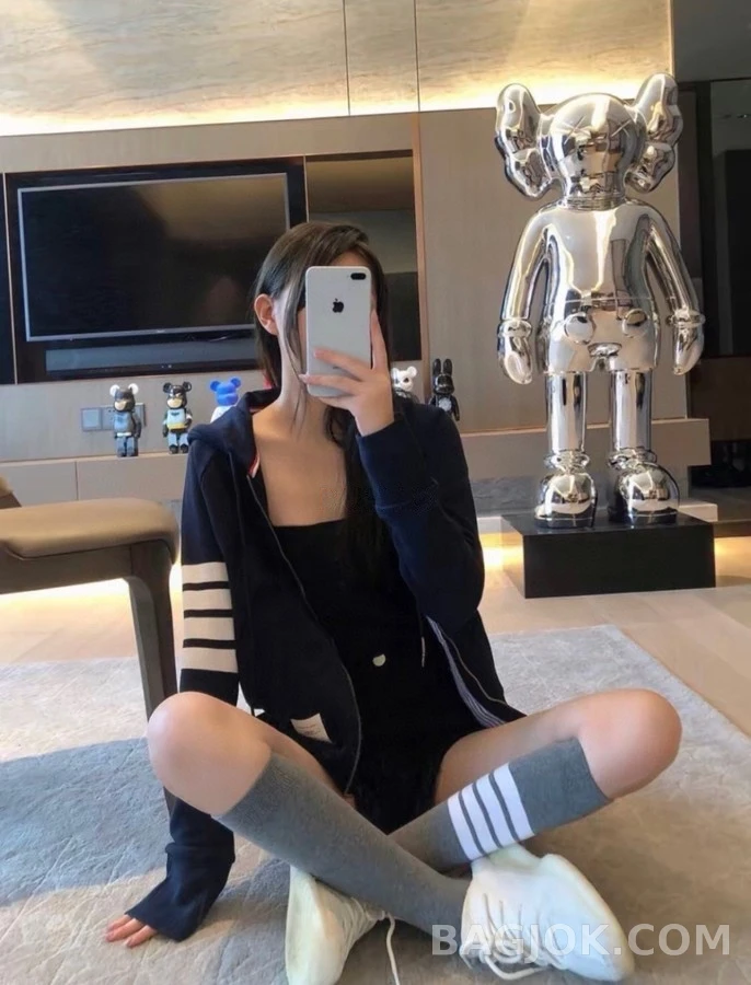 톰브라운 톰브라운 사선 스트라이프 후드 집업 상세 이미지