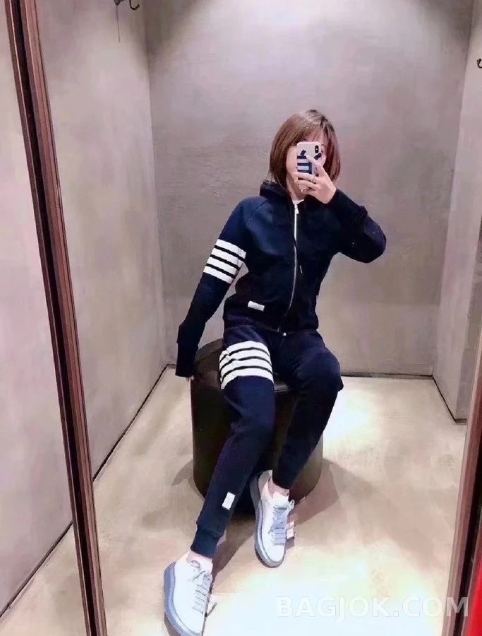 톰브라운 톰브라운 사선 스트라이프 후드 집업 상세 이미지