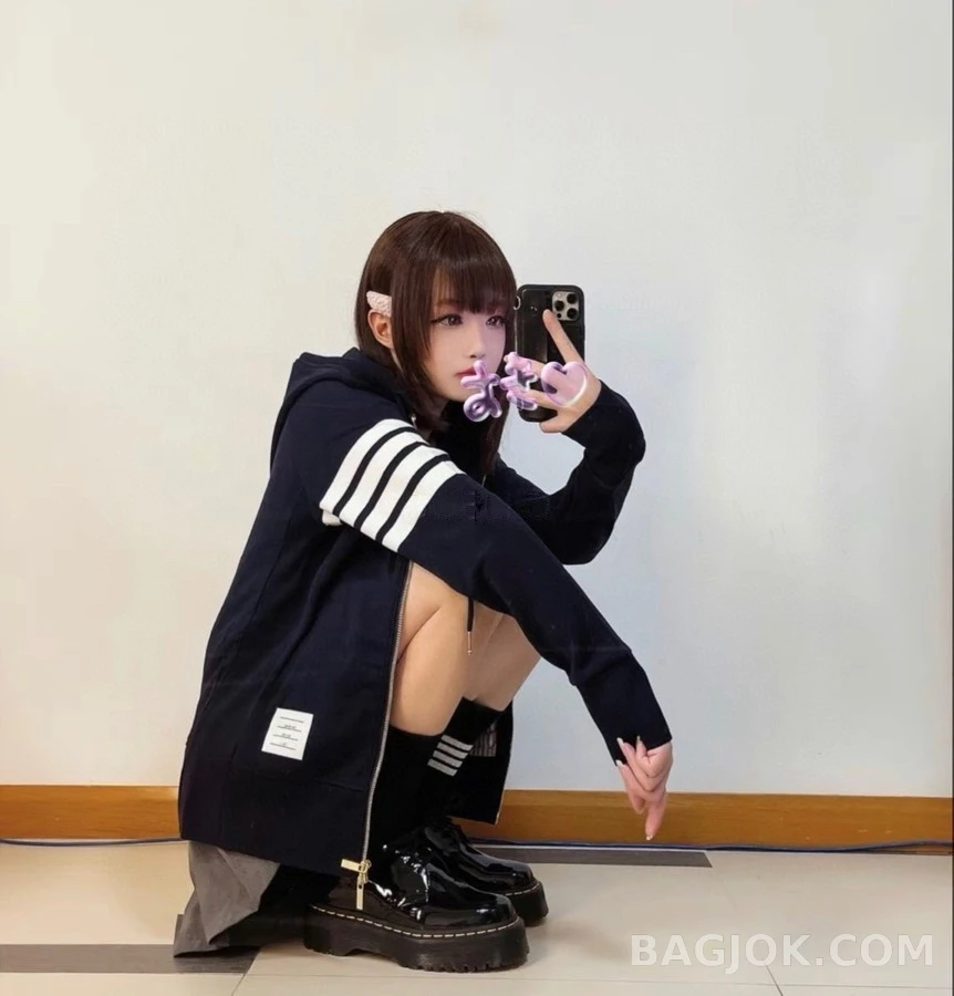 톰브라운 톰브라운 사선 스트라이프 후드 집업 상세 이미지