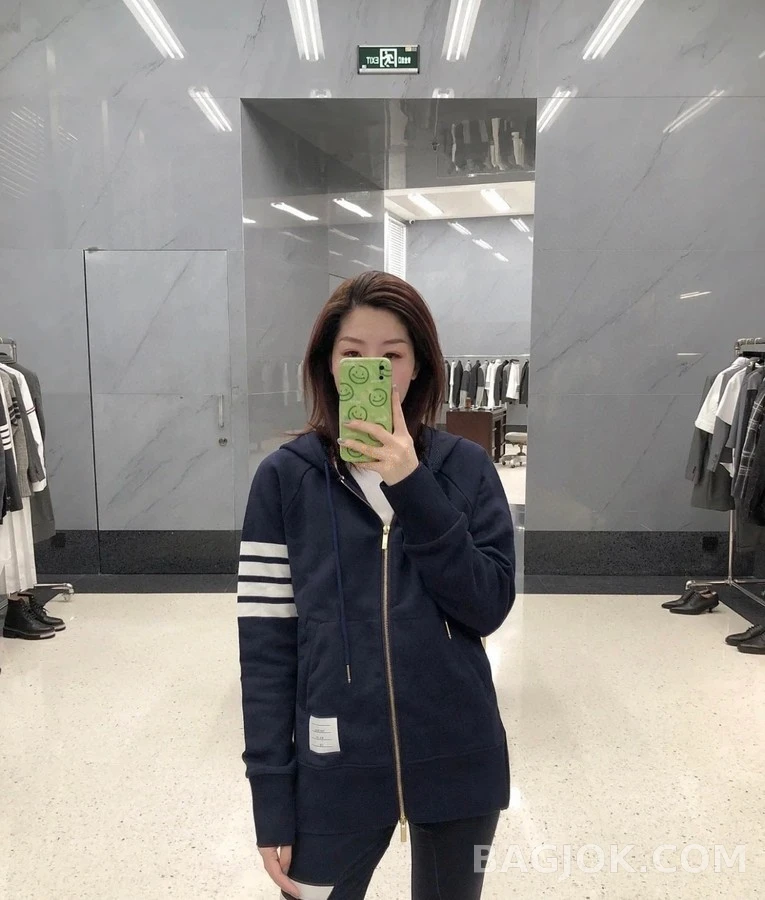 톰브라운 톰브라운 사선 스트라이프 후드 집업 상세 이미지