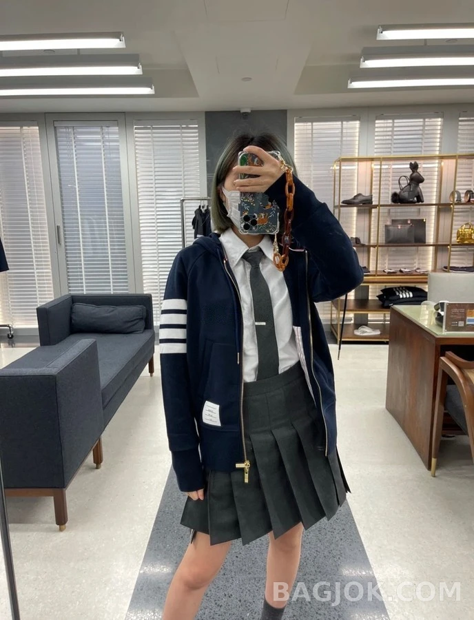 톰브라운 톰브라운 사선 스트라이프 후드 집업 상세 이미지