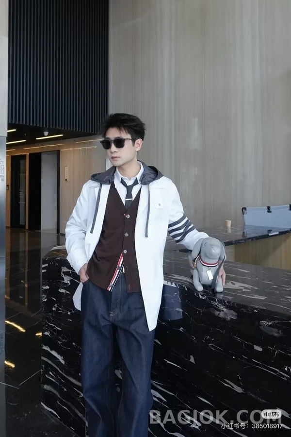 톰브라운 톰브라운 쉘 자수 4선 니트 집업 상세 이미지