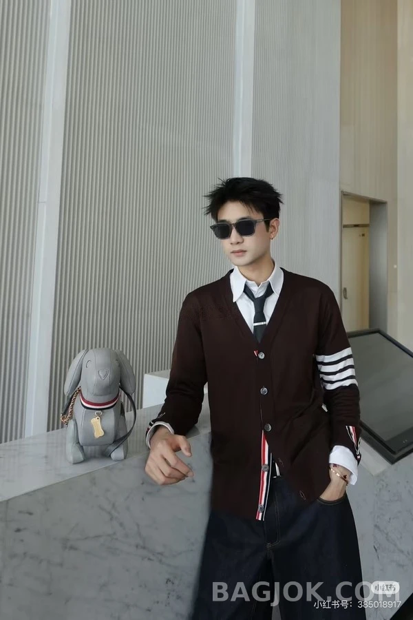 톰브라운 톰브라운 쉘 자수 4선 니트 집업 상세 이미지