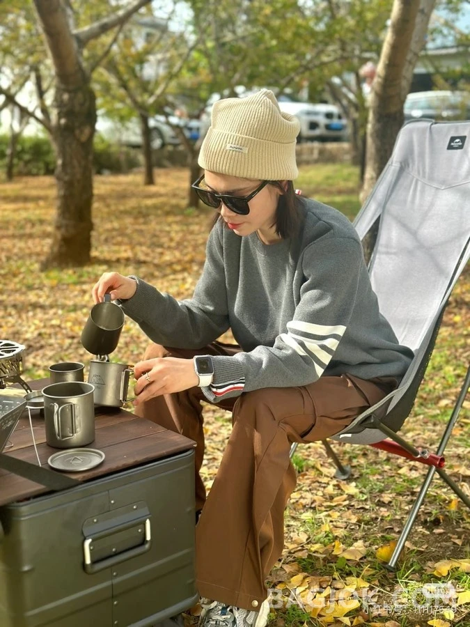 톰브라운 톰브라운 쉘 자수 4선 니트 집업 상세 이미지