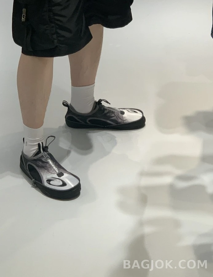 발렌시아가 발렌시아가 포켓 그라디언트 스니커즈 상세 이미지