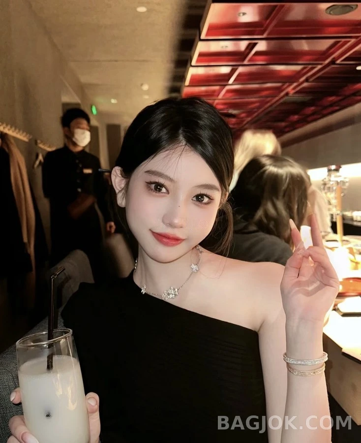 반클리프 아펠 반 클리프 아펠 페를리 비즈 다이아몬드 뱅글 상세 이미지