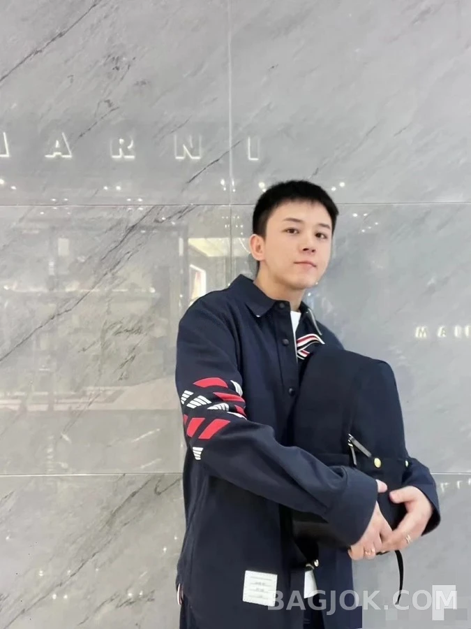 톰브라운 톰브라운 4바 스트라이프 셔츠 상세 이미지