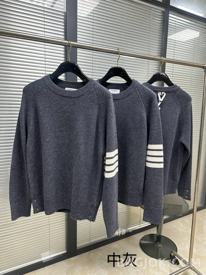 톰브라운 톰브라운 삼선 맨투맨 상세 이미지