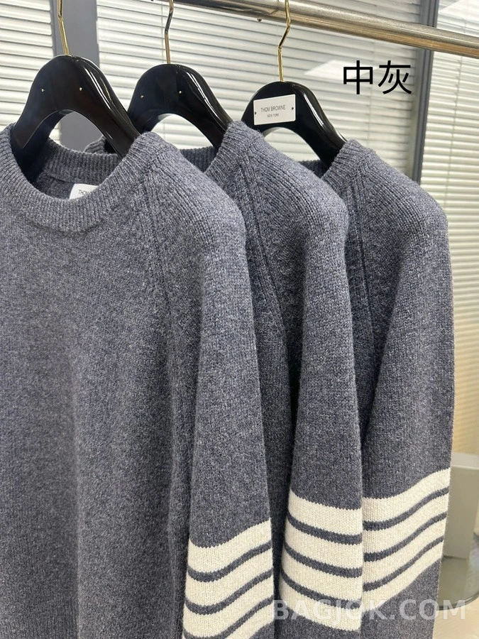 톰브라운 톰브라운 삼선 맨투맨 상세 이미지