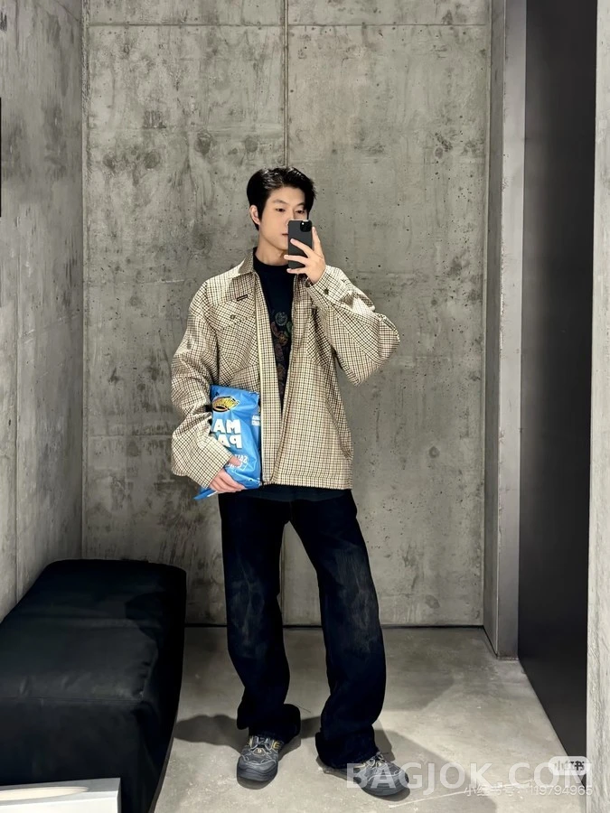 발렌시아가 발렌시아가 체크 패턴 집업 셔츠 상세 이미지