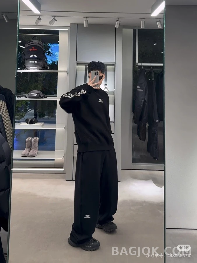 발렌시아가 발렌시아가 로고 자수 하프 집업 후드 상세 이미지