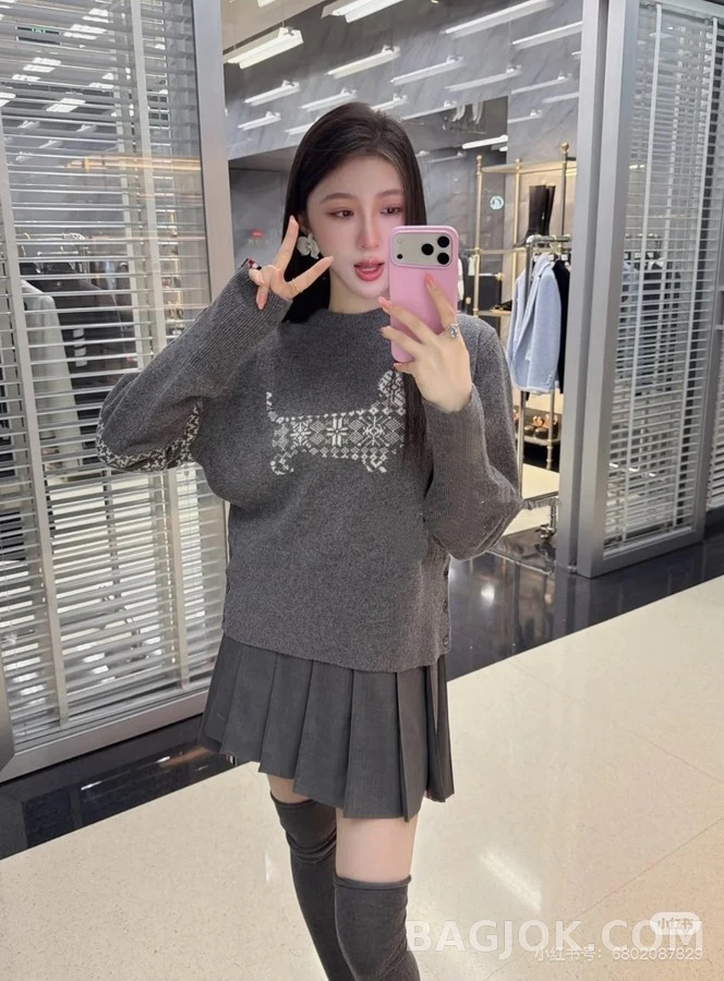 톰브라운 톰브라운 닥스훈트 패턴 니트 상세 이미지