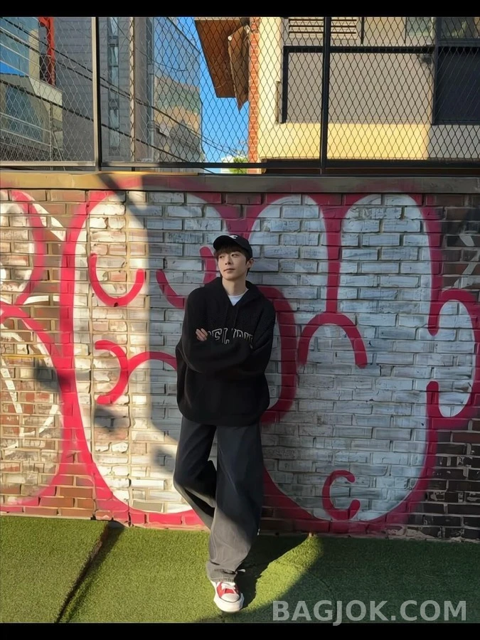 셀린느 셀린느 레터링 후드 니트 상세 이미지