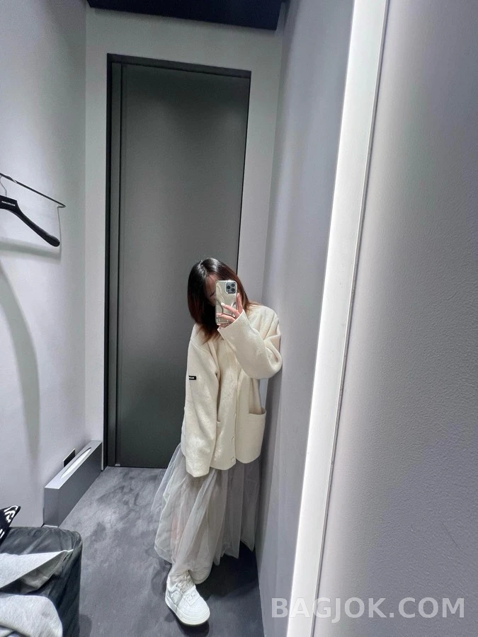 발렌시아가 발렌시아가 소매 라벨 브이넥 가디건 상세 이미지