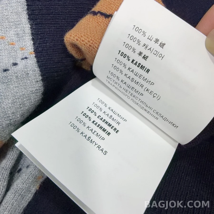 프라다 프라다 배색 아가일 V넥 가디건 상세 이미지
