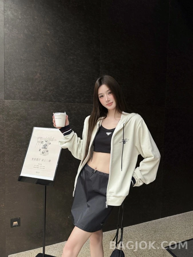 프라다 프라다 복고 휘장 후드 집업 상세 이미지