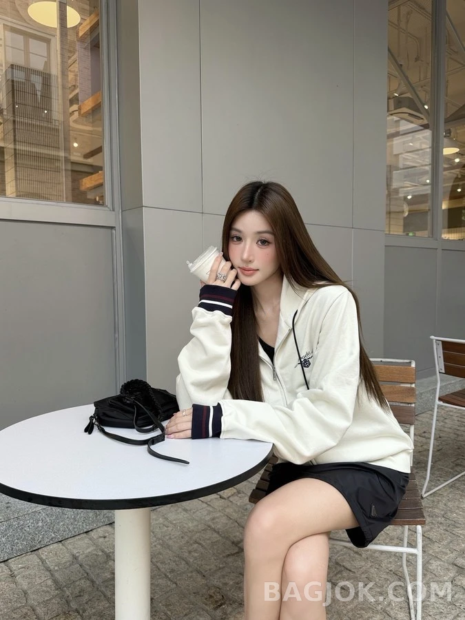 프라다 프라다 복고 휘장 후드 집업 상세 이미지