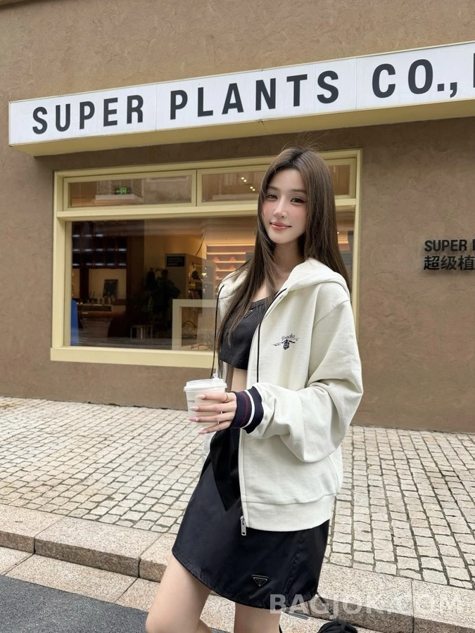 프라다 프라다 복고 휘장 후드 집업 상세 이미지