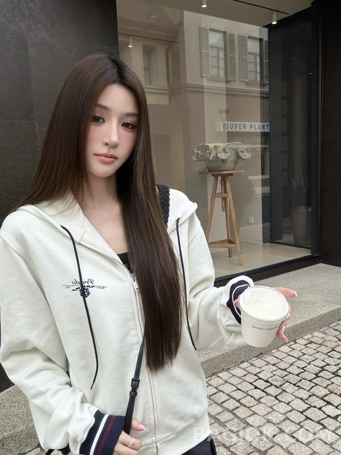 프라다 프라다 복고 휘장 후드 집업 상세 이미지