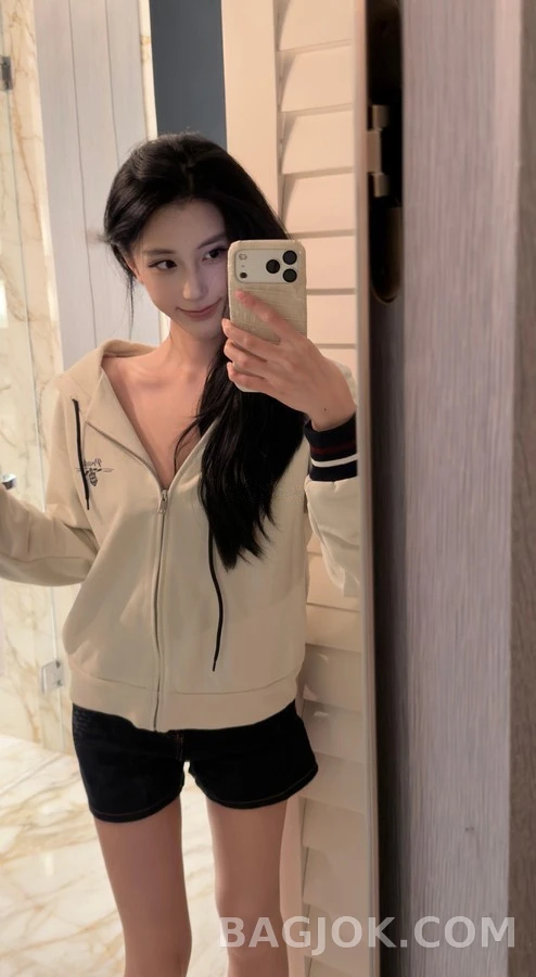 프라다 프라다 복고 휘장 후드 집업 상세 이미지