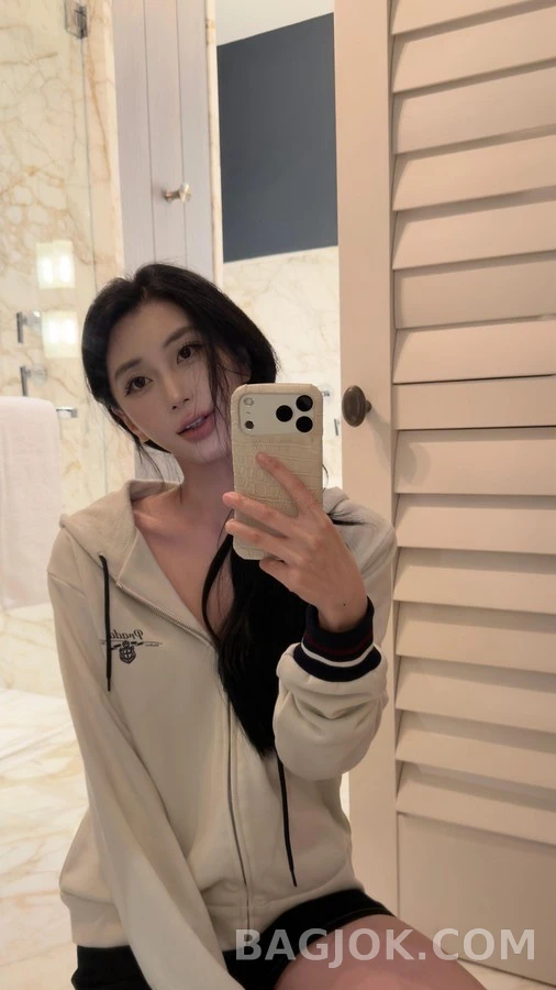 프라다 프라다 복고 휘장 후드 집업 상세 이미지