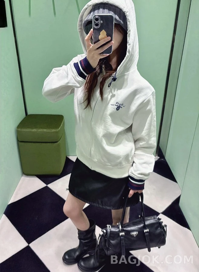 프라다 프라다 복고 휘장 후드 집업 상세 이미지