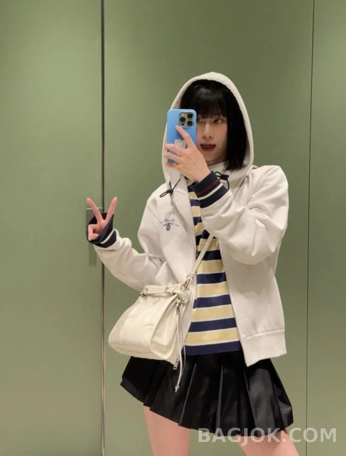 프라다 프라다 복고 휘장 후드 집업 상세 이미지