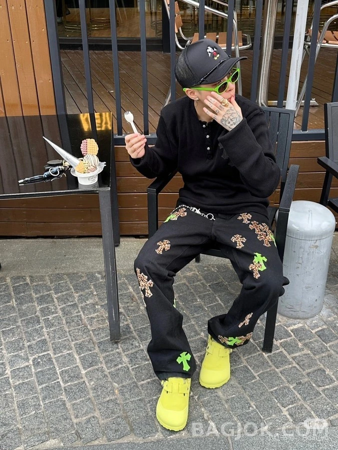 크롬하츠 크롬하츠 십자가 패치 헨리넥 맨투맨 상세 이미지