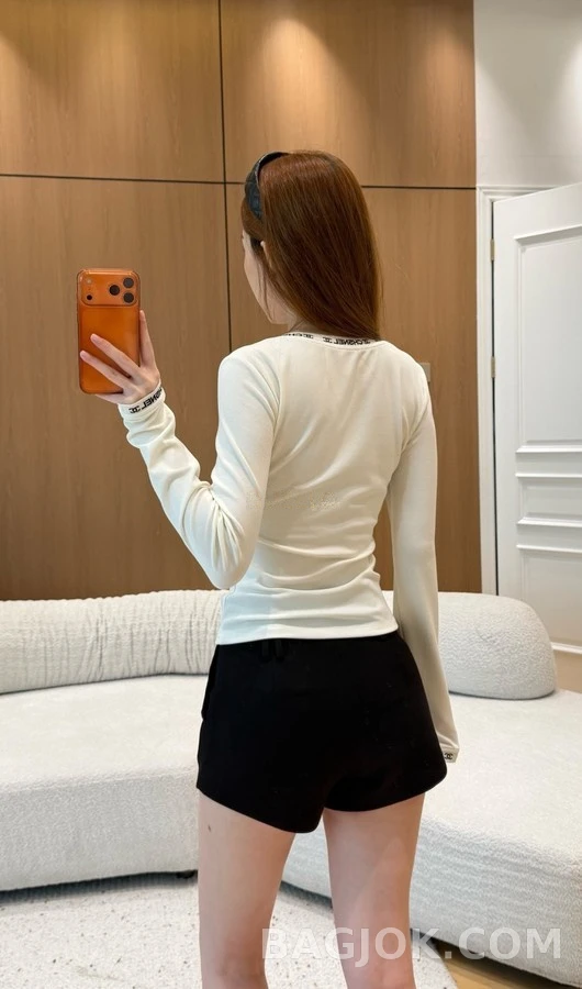 샤넬 샤넬 레터링 스퀘어넥 긴팔 티셔츠 상세 이미지