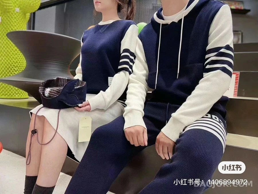톰브라운 톰브라운 레터링 스트라이프 후드 상세 이미지