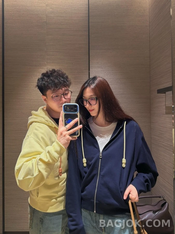 로에베 로에베 플라멩코 배색 드로스트링 후드 집업 상세 이미지