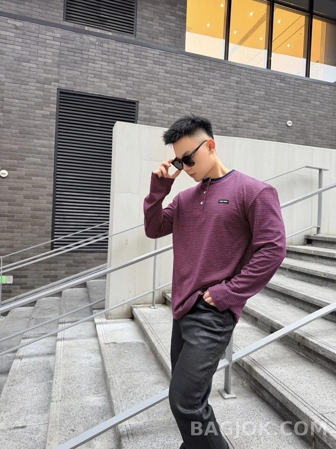 미우미우 미우미우 스트라이프 헨리넥 티셔츠 상세 이미지