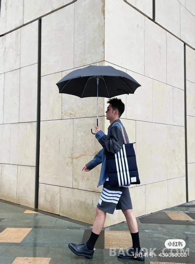 톰브라운 톰브라운 투톤 사선 스트라이프 셔츠 상세 이미지