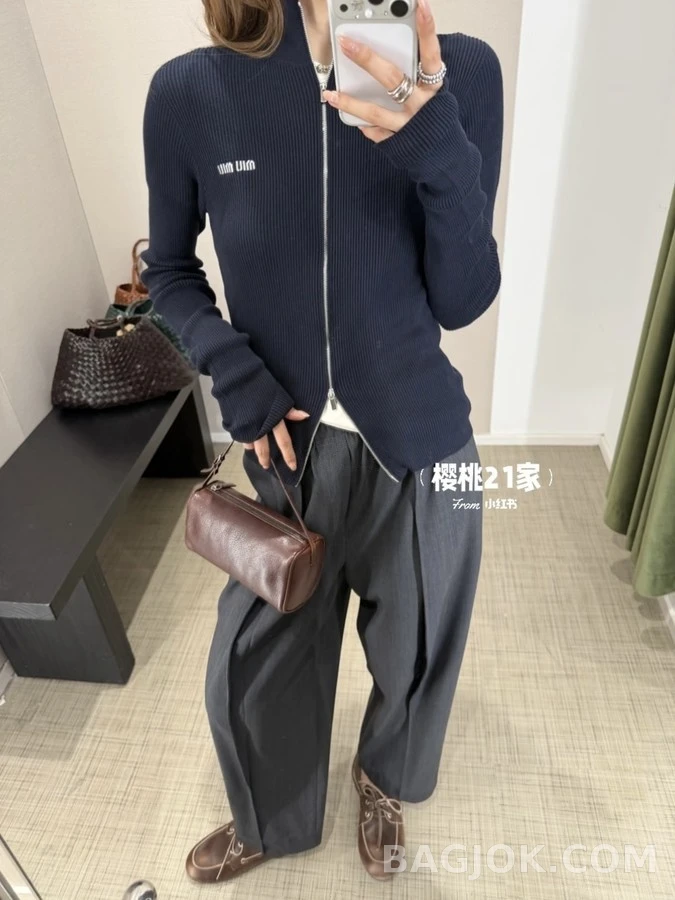 미우미우 미우미우 로고 립 하이넥 집업 가디건 상세 이미지