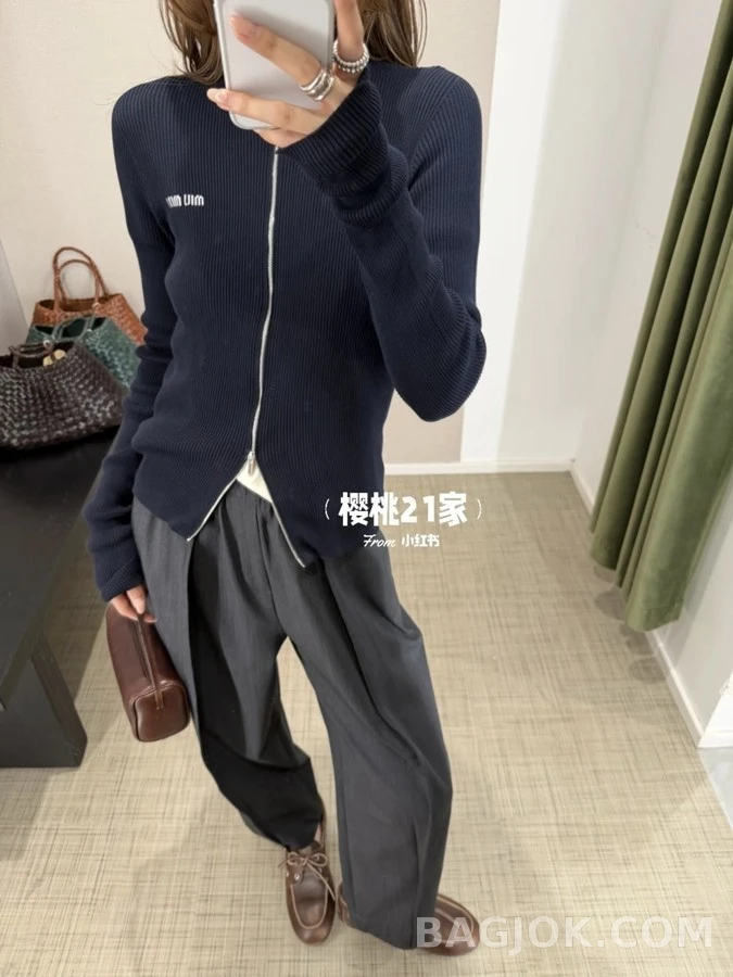 미우미우 미우미우 로고 립 하이넥 집업 가디건 상세 이미지