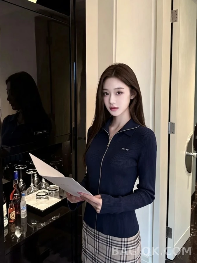 미우미우 미우미우 로고 립 하이넥 집업 가디건 상세 이미지
