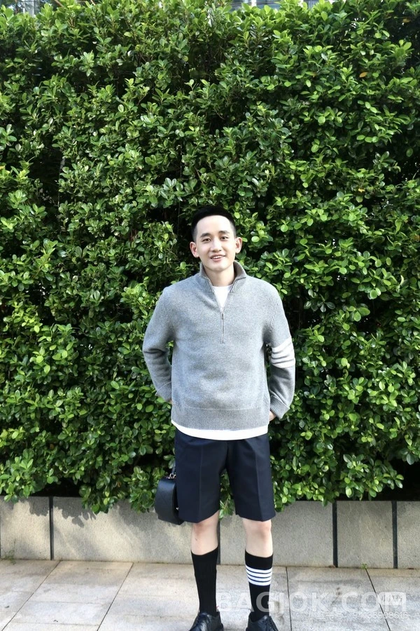 톰브라운 톰브라운 스트라이프 반집업 니트 상세 이미지