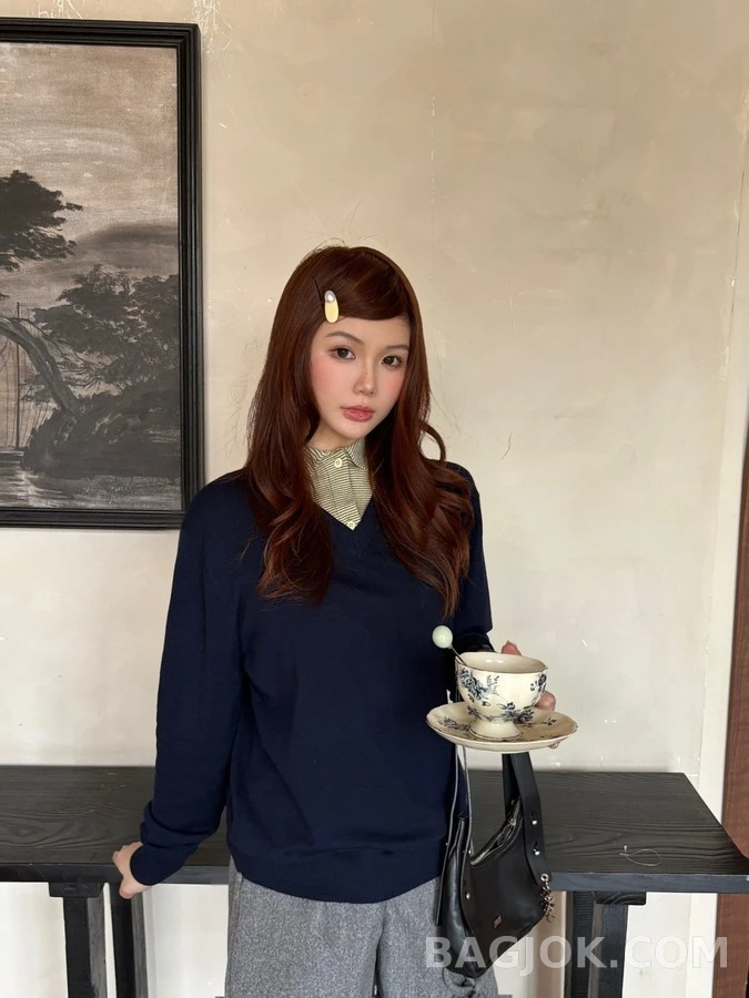 미우미우 미우미우 페이크 레이어드 브이넥 니트 상세 이미지