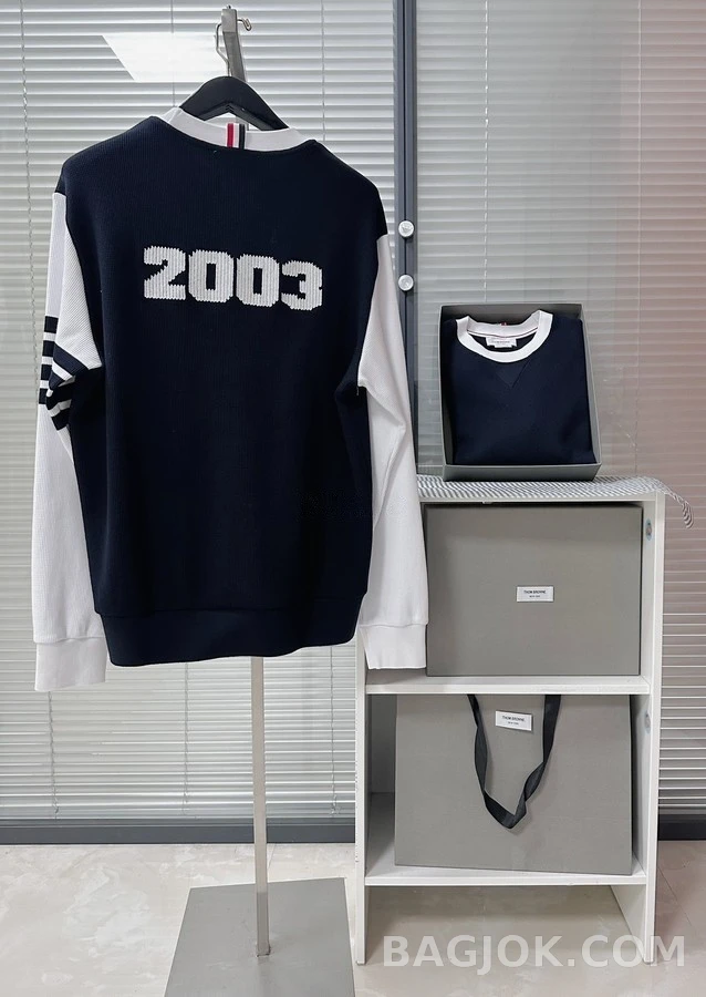 톰브라운 톰브라운 2003 레터링 스트라이프 맨투맨 상세 이미지