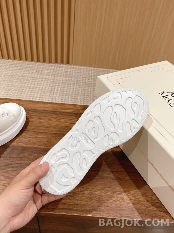 알렉산더 맥퀸 알렉산더 맥퀸 이리데슨트 탭 스니커즈 상세 이미지