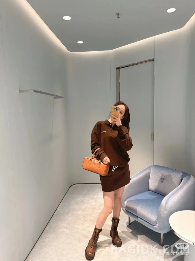 미우미우 미우미우 복고풍 캡토 레이스업 부츠 상세 이미지