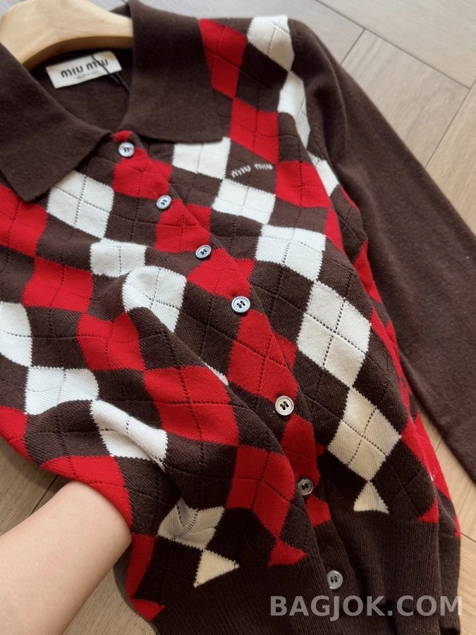 미우미우 미우미우 아가일 폴로 카라 가디건 상세 이미지