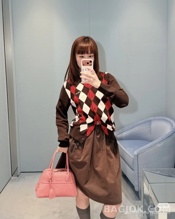 미우미우 미우미우 아가일 폴로 카라 가디건 상세 이미지