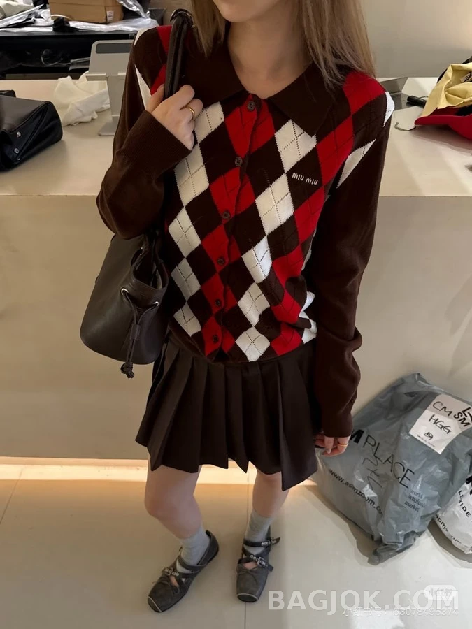 미우미우 미우미우 아가일 폴로 카라 가디건 상세 이미지