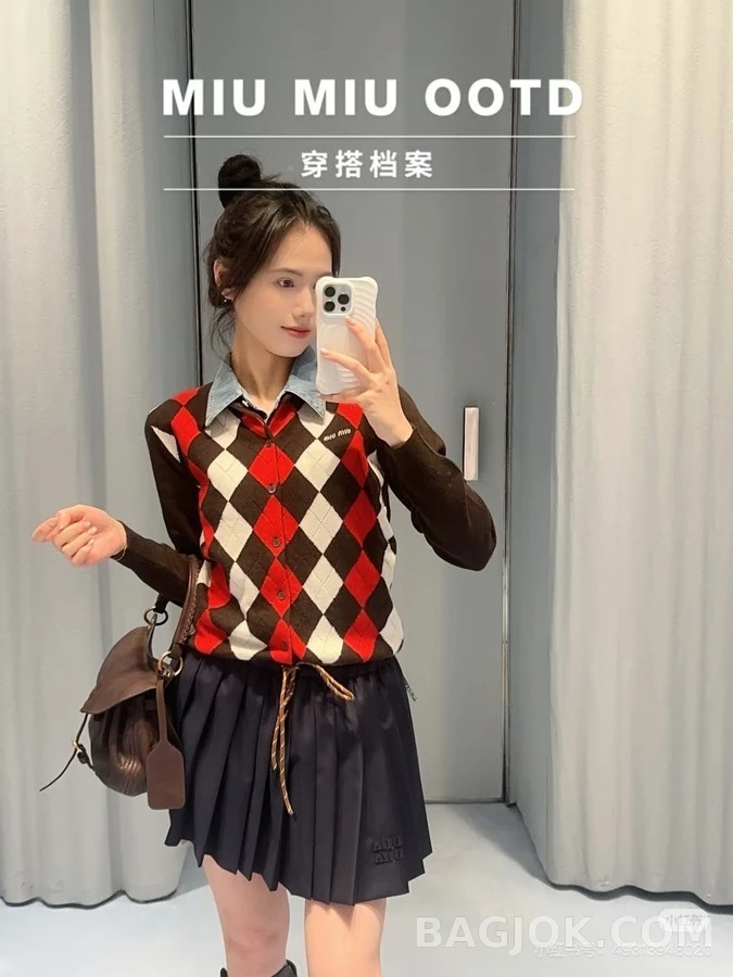 미우미우 미우미우 아가일 폴로 카라 가디건 상세 이미지