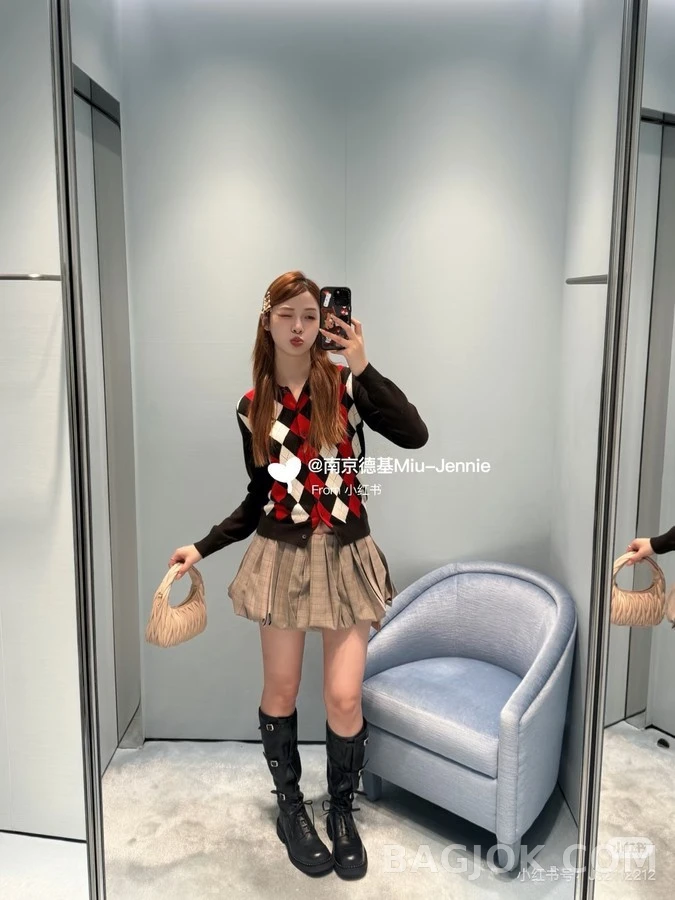 미우미우 미우미우 아가일 폴로 카라 가디건 상세 이미지